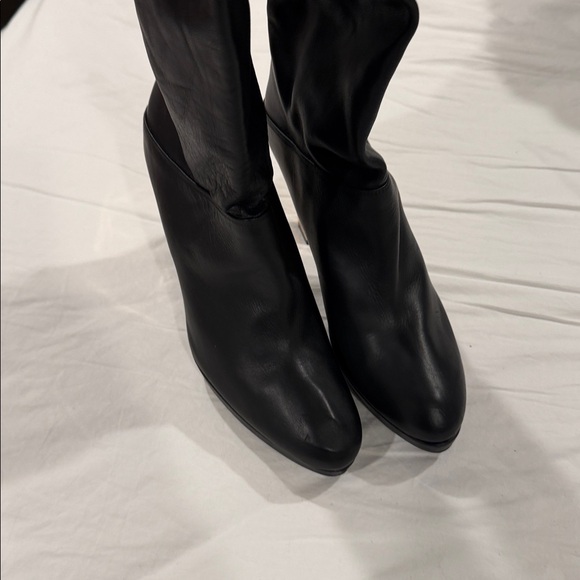 Stuart Weitzman Black leather Over-The-Knee Boots with Gold Block Heel - Picture 3 of 12
